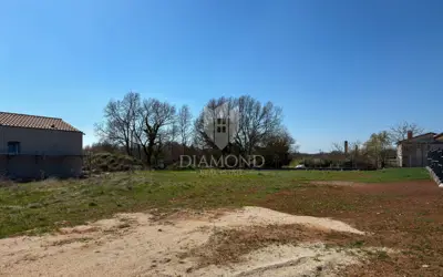 Building plot 1,014 m², Labin - quiet street - 2