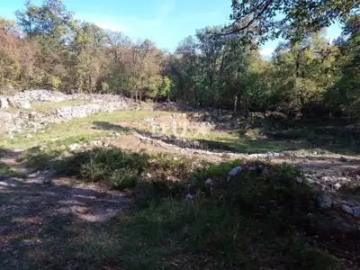 Landwirtschaftsfläche, Spinčići - an der Hauptstraße und mit Zufahrt - 2