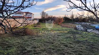 Baugrundstück 1.329 m², Barban - eben und regelmäßig geformt