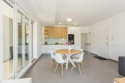 Stan 71 m², Premantura, pogled na more i krovni vrt