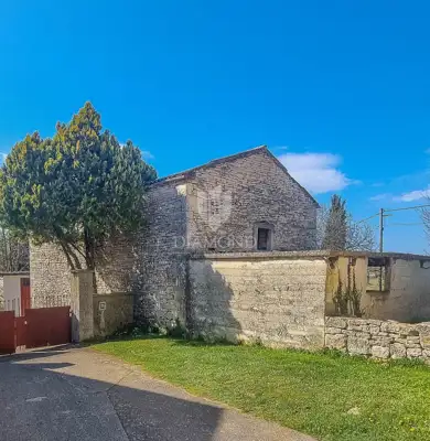 Stone house 120 m², Svetvinčenat - private access - 4