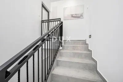 Haus zum Kauf in Žaborić, 220 m² - 17