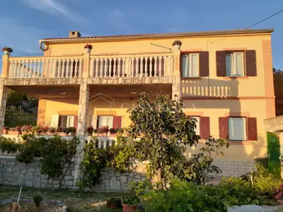 Crikvenica – Samostojeća kamena kuća s okućnicom i panoramskim pogledo