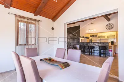 Istra, Ližnjan, Wohnung im 1. Stock mit Pool, 3 Schlafzimmer, ausgezeichnete Lage