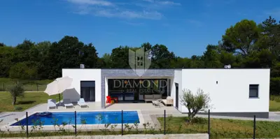 Labin, okolica, novogradnja sa bazenom okružena prirodom