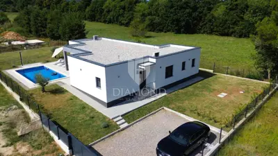 Labin, okolica, novogradnja sa bazenom okružena prirodom - 4