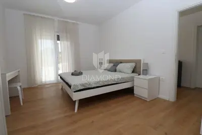 Labin, okolica, novogradnja sa bazenom okružena prirodom - 17