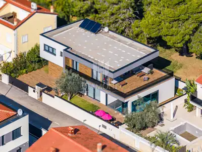 Fažana - luxuriöse Villa mit Innenpool, 300 m vom Meer entfernt!