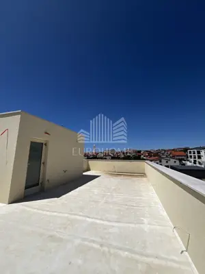 Penthouse 57 m², Bili brig, krovna terasa i pogled na more - 9