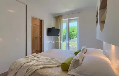Vila 206 m², Labin - privatnost i otvoren pogled na prirodu - 11