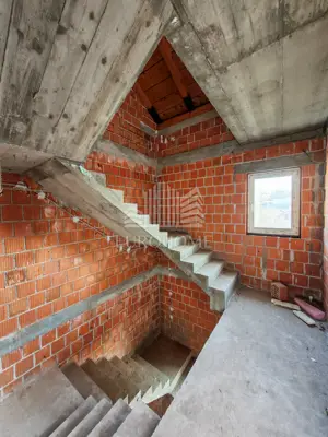 House 304 m², Oporovec - peaceful family location - 12