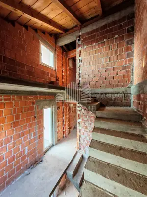 House 304 m², Oporovec - peaceful family location - 11