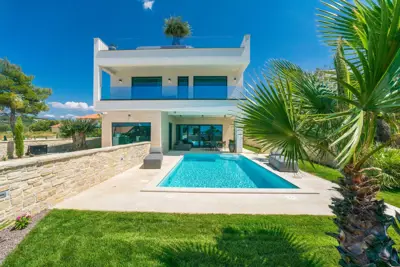 Villa 330 m², Ljubač - 2nd row to the sea and pool - 2