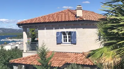 Haus 148 m², Betina - beheizter Pool und Meerblick