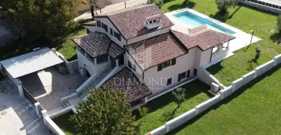 Haus zum Kauf in Vrsar, 460 m²
