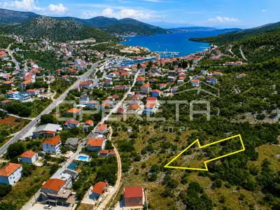 Građevinsko zemljište 1 388 m², Marina - pogled na more - 1