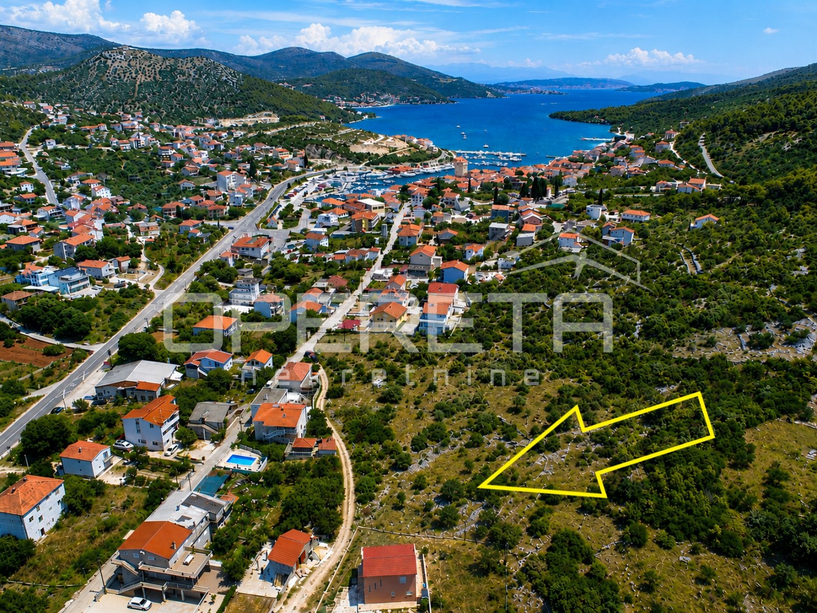 Građevinsko zemljište 1 388 m², Marina - pogled na more