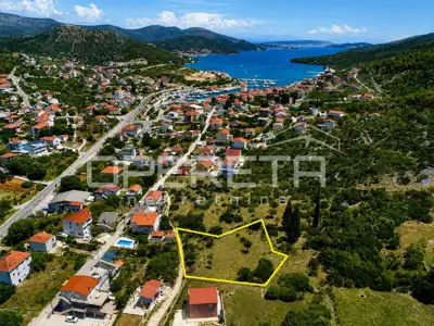 Građevinsko zemljište 1 388 m², Marina - pogled na more - 2