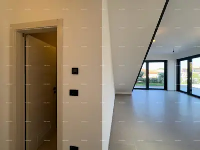 Medulin. Prodaje se dvojna vila sa bazenom i garažom - 7