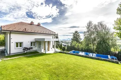 Haus zum Kauf in Šestine, 310 m²