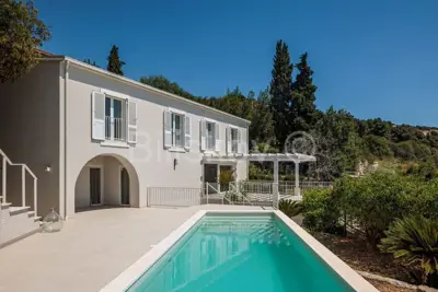 Prostrana villa s bazenom, 1.red do mora