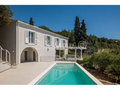 Prostrana villa s bazenom, 1.red do mora