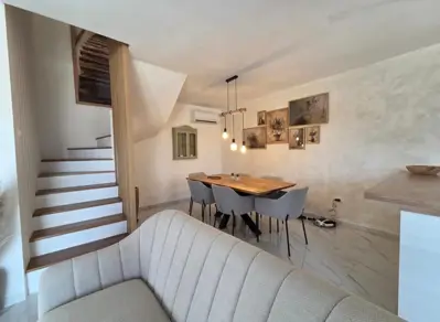 Kuća 94 m², Marčana - bazen i okućnica - 9