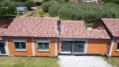House 86 m², Poreč surroundings, private pool and sea view