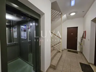 Wohnung 81,2 m², Žnjan - 3 Zimmer, Loggia und Hof - 12