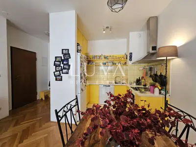 Wohnung 81,2 m², Žnjan - 3 Zimmer, Loggia und Hof - 6