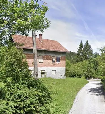 Kuća 297 m², Makov Hrib kod Čabra - okućnica 483 m²