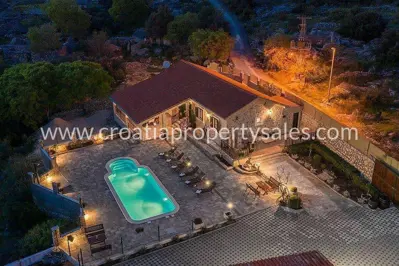 Villa 100 m² in Rogoznica, sea view and privacy