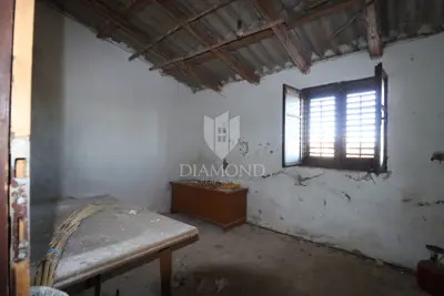 House 123 m², Žminj - yard 415 m² and adaptation - 14