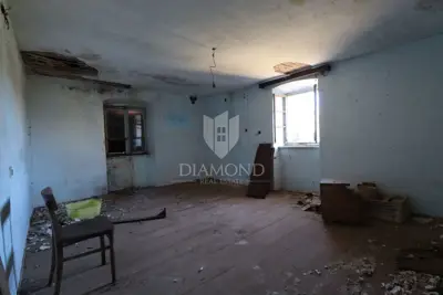 House 123 m², Žminj - yard 415 m² and adaptation - 15