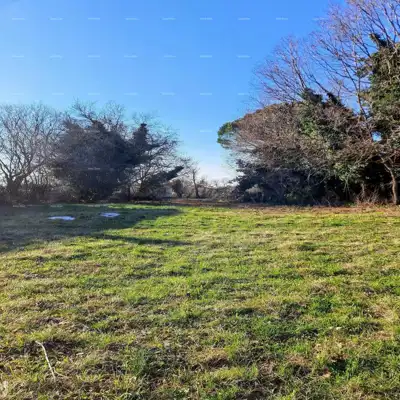 Gađevinsko zemljište 3.500 m² U malom selu blizina Višnjana prema selu Bačva.