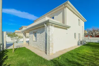 House for sale in Umag, 180 m² - 22