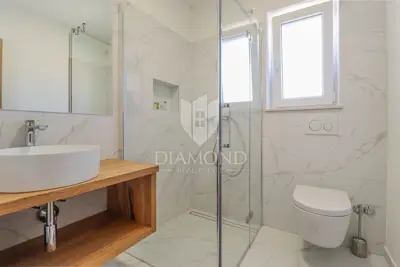 House for sale in Umag, 180 m² - 14