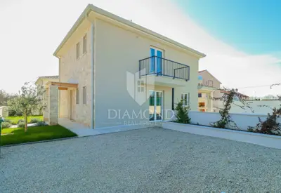 House for sale in Umag, 180 m² - 21