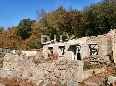 Baugrundstück 385 m², Tribalj - Altbau 48 m²
