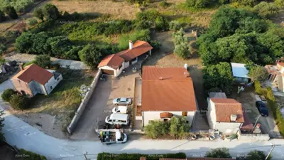 House 420 m² in Umag, three apartments and yard 2 119 m² - 3