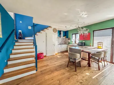 Haus 250 m², Umgebung von Buje - 4 Schlafzimmer und 3 Einheiten - 9