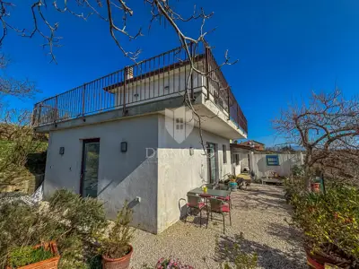 Haus 250 m², Umgebung von Buje - 4 Schlafzimmer und 3 Einheiten - 21