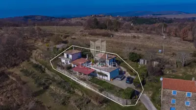 Haus 250 m², Umgebung von Buje - 4 Schlafzimmer und 3 Einheiten