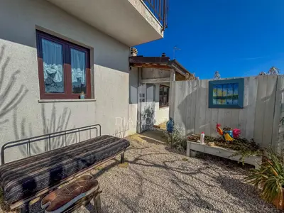 Haus 250 m², Umgebung von Buje - 4 Schlafzimmer und 3 Einheiten - 12