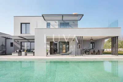 Villa 250 m², Vodnjan - Pool, Sauna und Privatsphäre