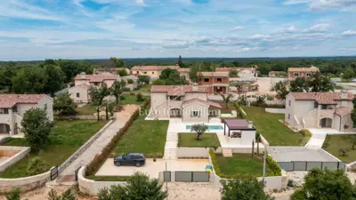 Istra - rustikalno uređena vila s bazenom - 7