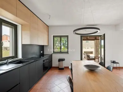 Istra - rustikalno uređena vila s bazenom - 11