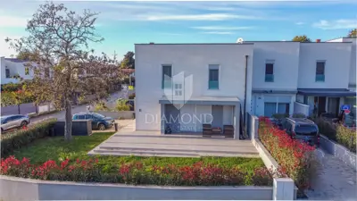 House 151 m², Poreč - luxuriously furnished and fenced yard