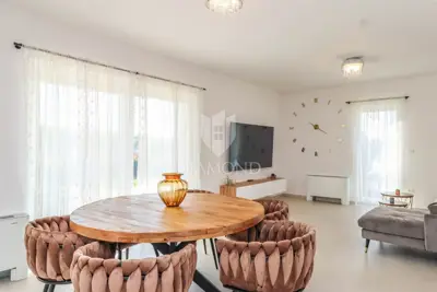 Kuća 151 m², Poreč - luksuzno opremljena i ograđena okućnica - 2