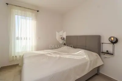 Kuća 151 m², Poreč - luksuzno opremljena i ograđena okućnica - 10